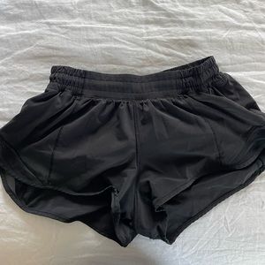 Lululemon Hotty Hot shorts - 2.5”